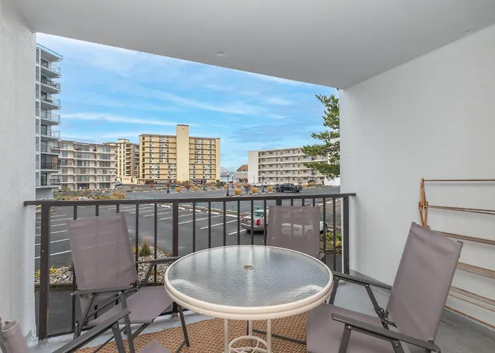 Beachside Getaway Updated 1br With Wi-fi & Pool Holiday home *