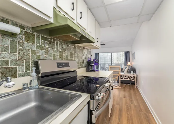 Beachside Getaway Updated 1br With Wi-fi & Pool *