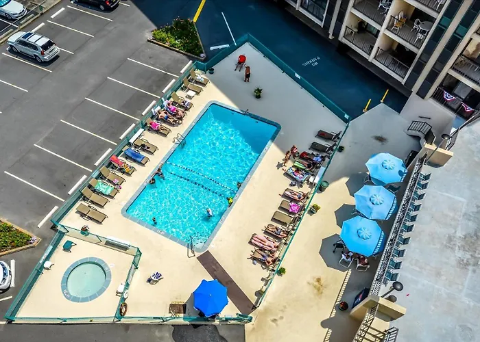 Holiday home Beachside Getaway Updated 1br With Wi-fi & Pool *